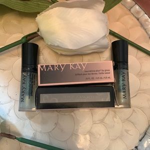 NEW... Mary Kay Nourishine Plus Lip Gloss
